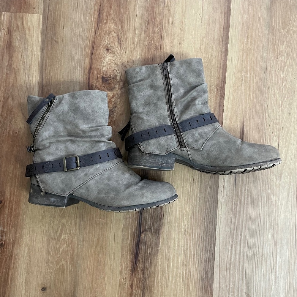 Women's ankle booties size 10